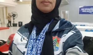 Eva Roshalina ASN Kecamatan Lubuk Linggau Barat II yang juga menjabat ketua RT.03 Kelurahan Tapak Lebar menyumbangkan medali emas pertama untuk kontingen kota Lubuk Linggau di event Porprov Korpri Sumatera Selatan di Palembang, selasa 1 juli 2025./Foto koleksi Eva