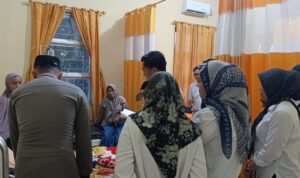 siswa-yang-keracunan-saat-dibawa-ke-puskesmas-untuk-mendapat-perawatan-1784776555733_169