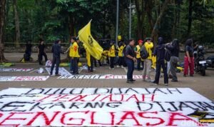 jelang-aksi-massa-mahasiswa-ui-terkendala-armada-transportasi-1787029714820_169