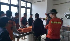 jasad-korban-pelajar-tenggelam-di-bengkulu-saat-dievakuasi-1792460518751_169